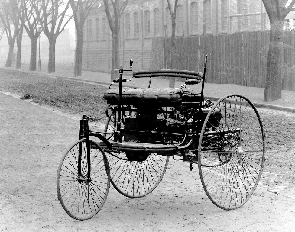 Перший зареєстрований автомобіль Benz Patent-Motorwagen 1886 року