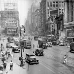 Автомобілі на міській вулиці на початку 1910-х років перед Першою світовою війною