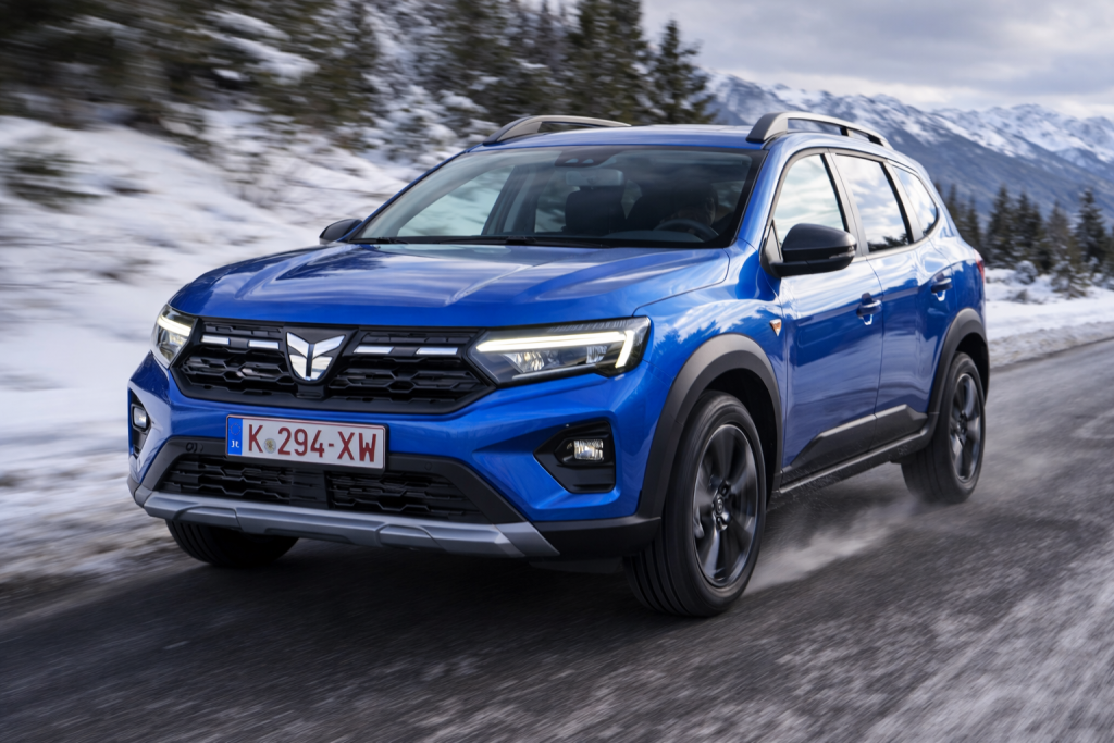 Прототип нового універсала Dacia C-Neo під час зимових тестів