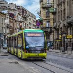 Трамвай Electron з водієм у кабіні в українському місті