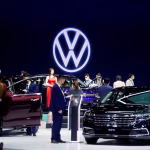 Вживані автомобілі на міській дорозі в Україні