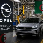 Новий завод Opel в Алжирі з автомобілями на конвеєрі