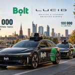 Безпілотні електромобілі Lucid у фірмовому оформленні Bolt на вулиці європейського міста